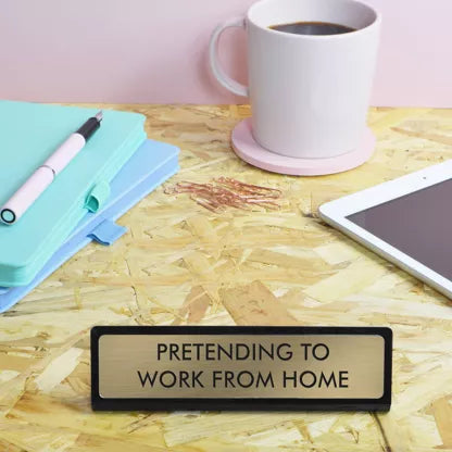 Pretending to work from home - bureaubordje
